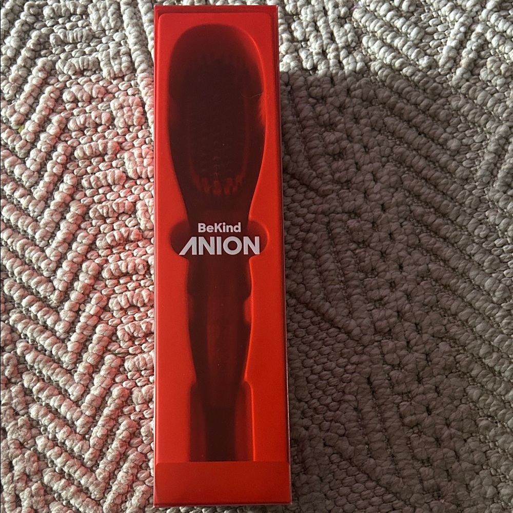 Anion Red Hair Brush